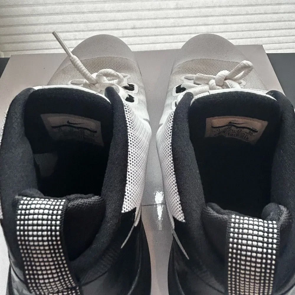 Nike men white